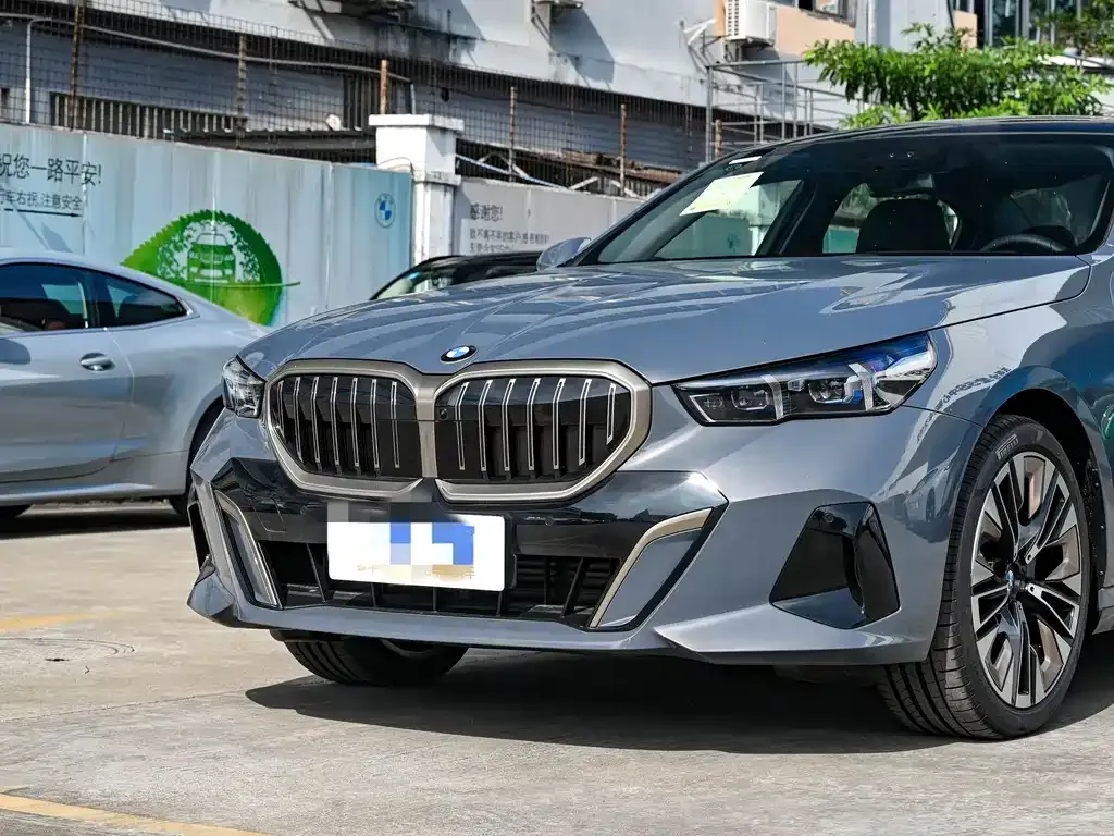 BMW 5 Series 2024 из CN, фото 6