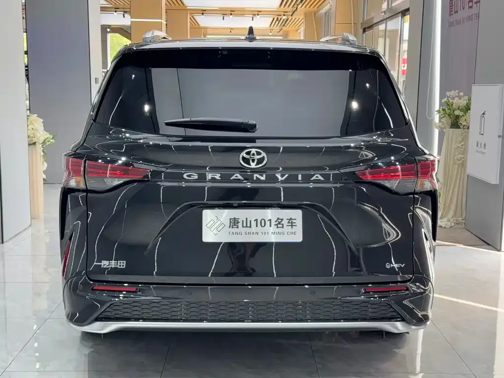 Toyota Granvia 2025 из CN, фото 5