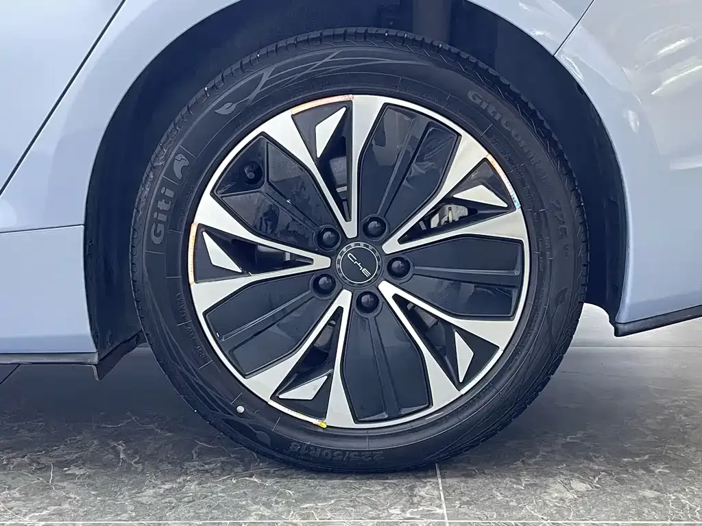 BYD Seal — фото 8