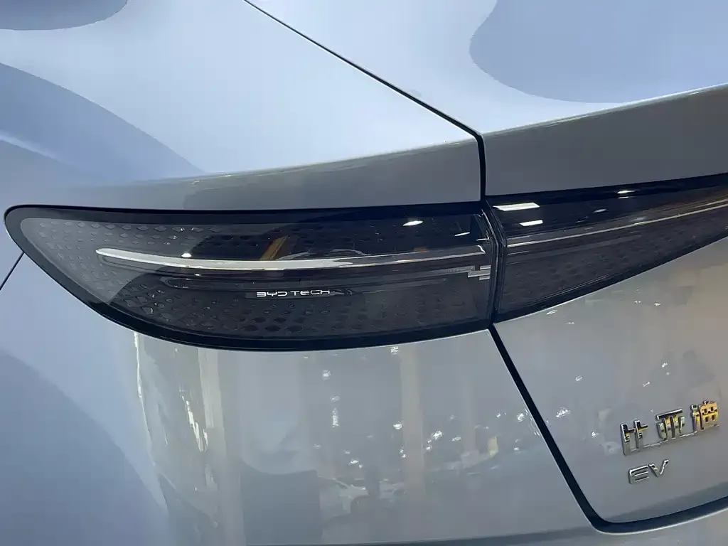 BYD Seal — фото 3