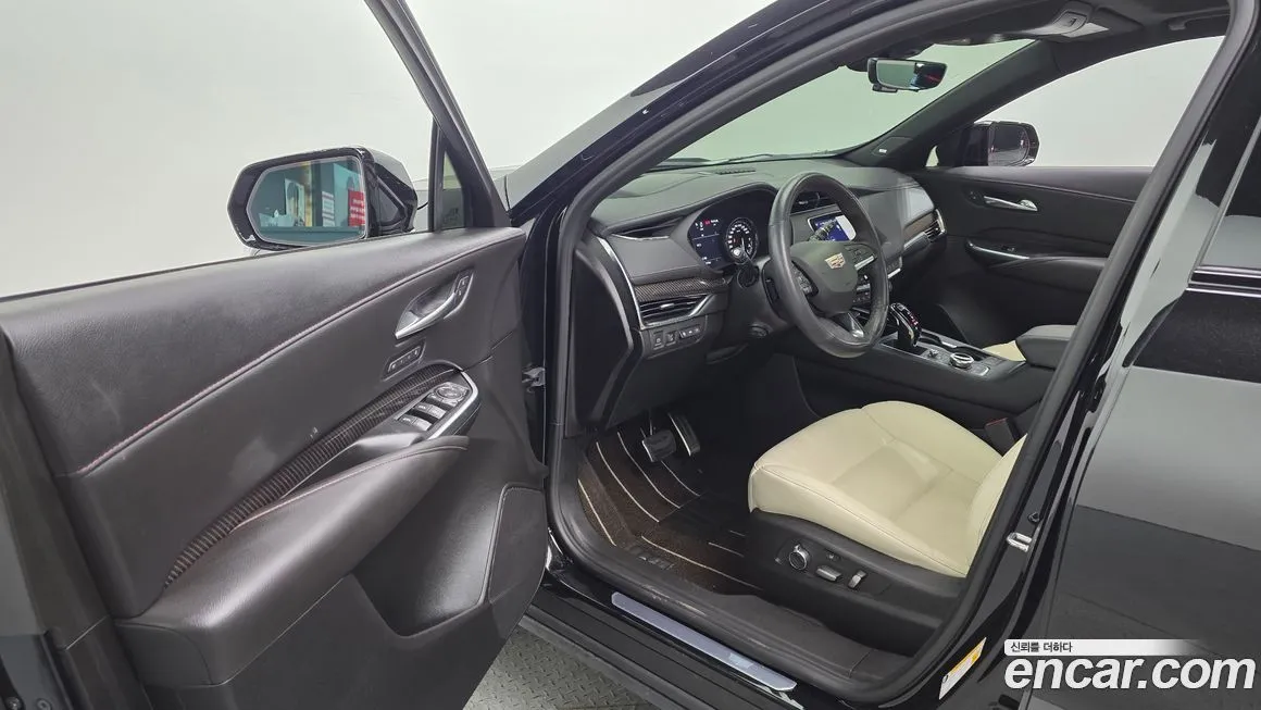 Cadillac XT4 2023 из KR, фото 9