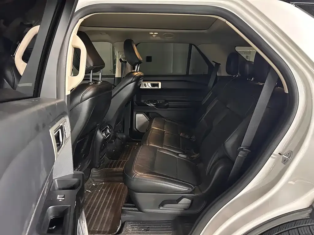 Ford Explorer 2022 из CN, фото 3