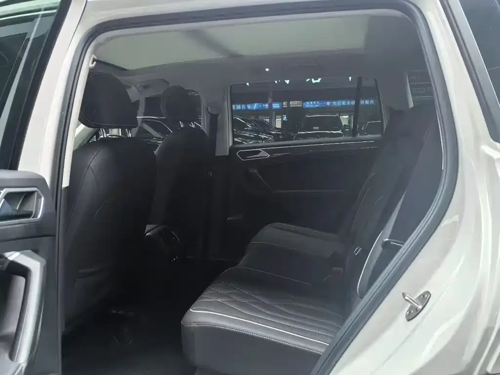 Volkswagen Tiguan L 2023 из CN, фото 4