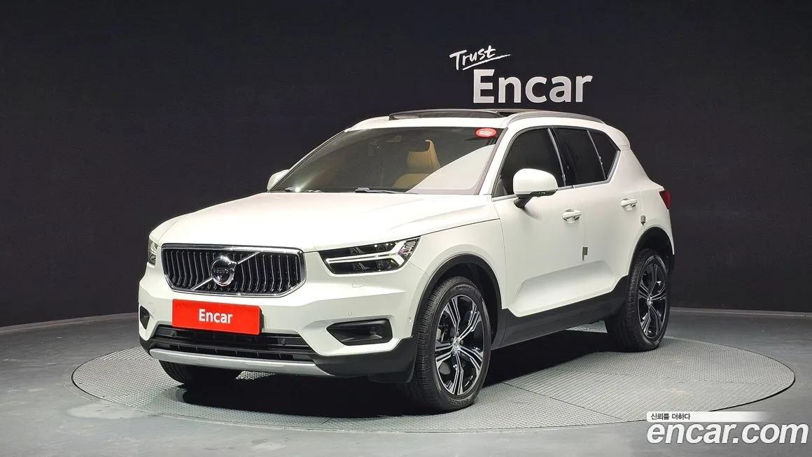 Volvo XC40 — фото 1
