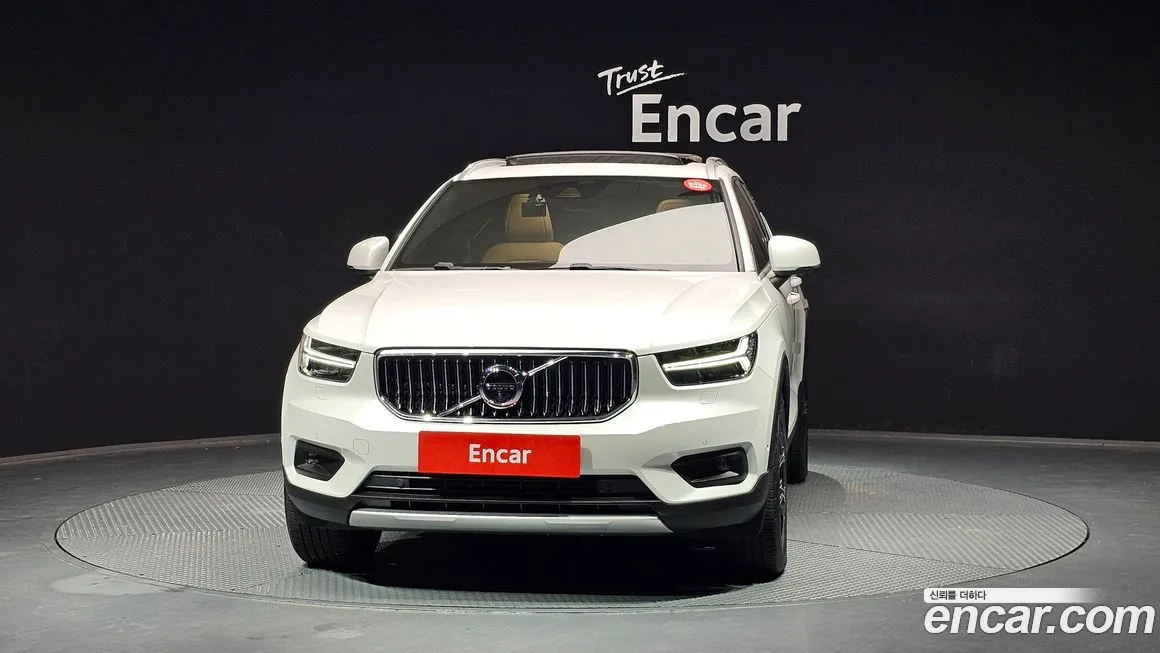 Volvo XC40 — фото 4