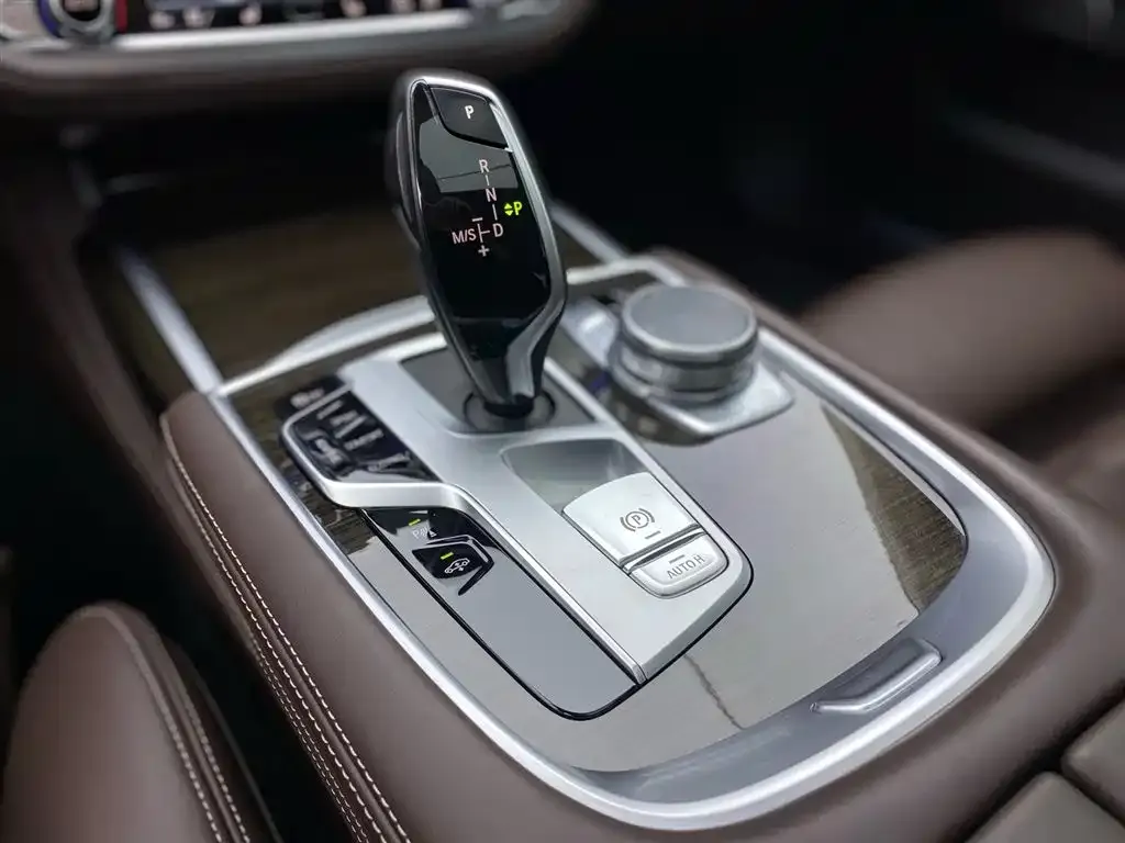 BMW 7 Series — фото 10