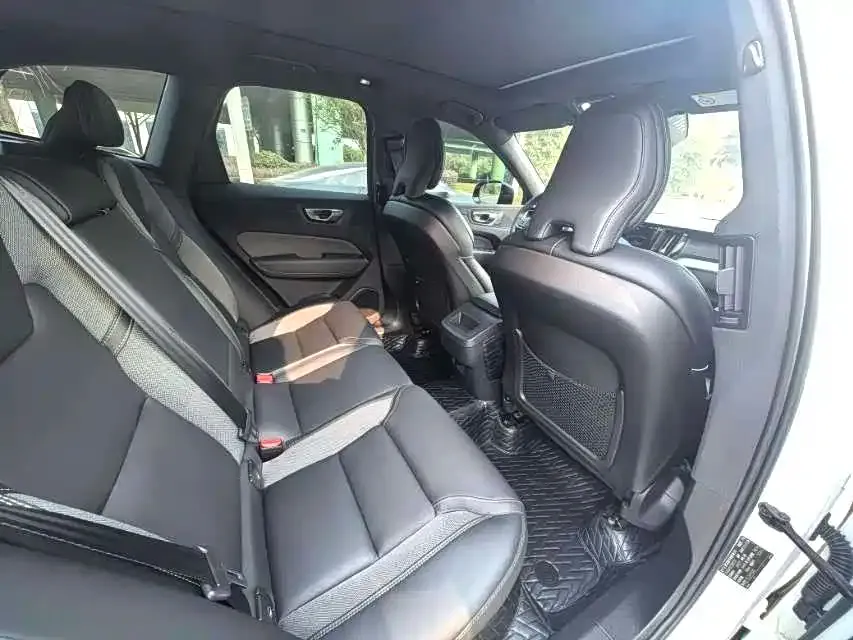 Volvo XC60 2024 из CN, фото 4