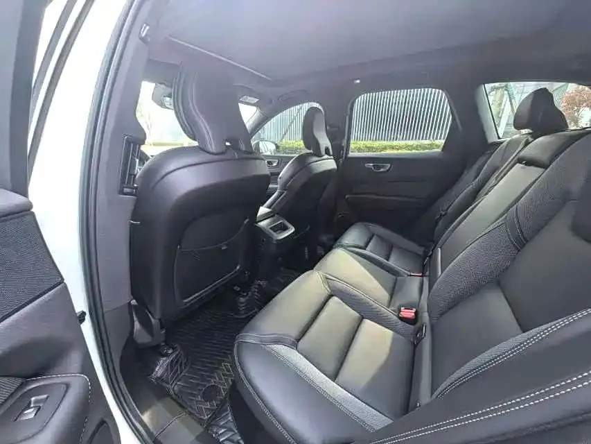 Volvo XC60 2024 из CN, фото 3