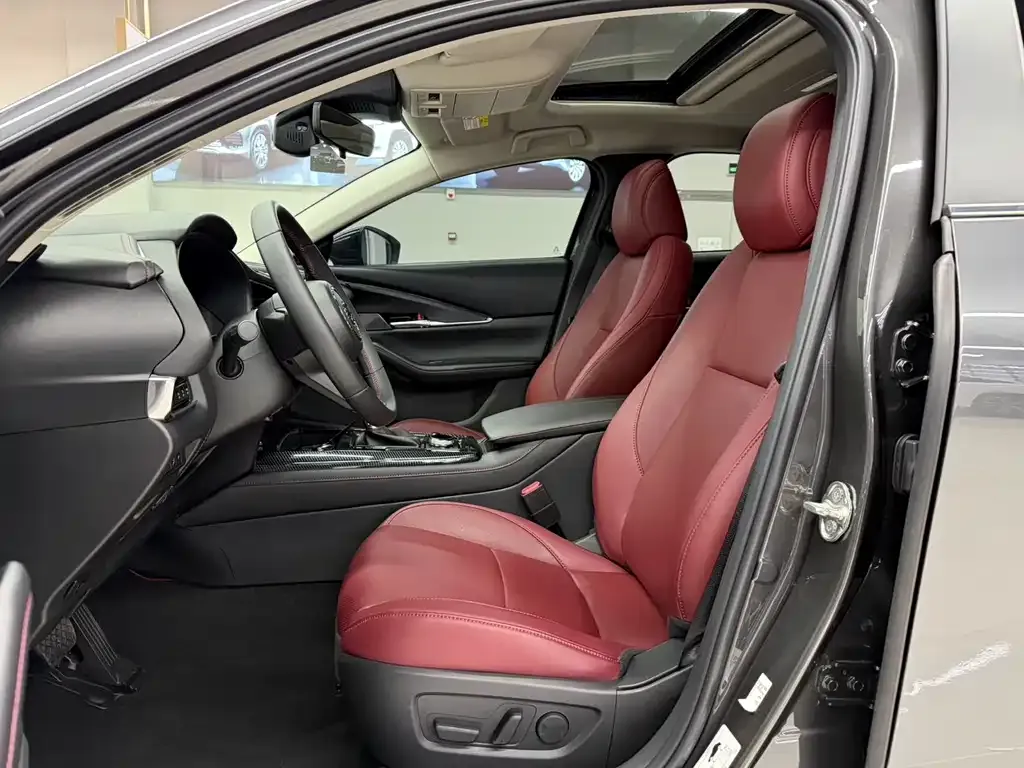 Mazda CX-30 2022 из CN, фото 8