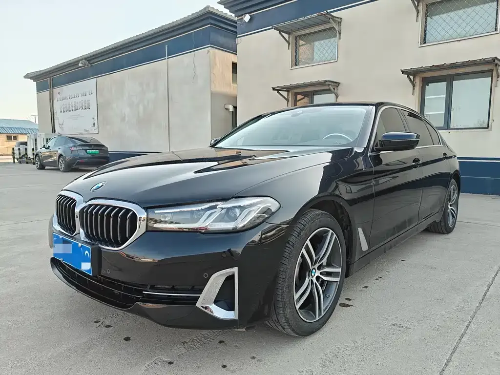 BMW 5 Series — фото 1