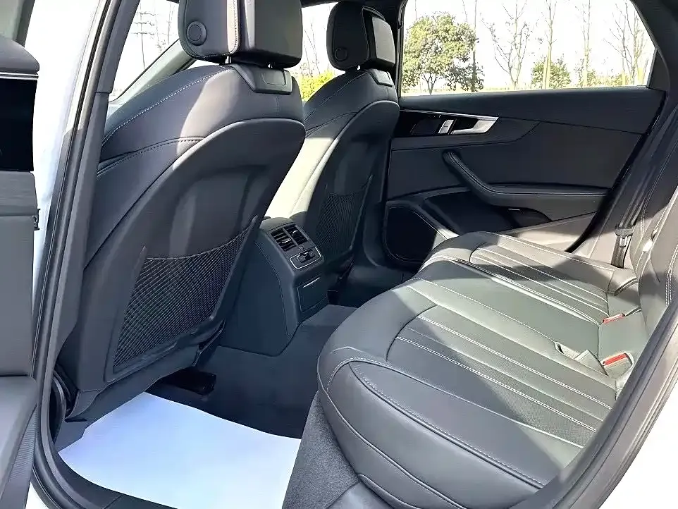Audi A4L 2024 из CN, фото 7