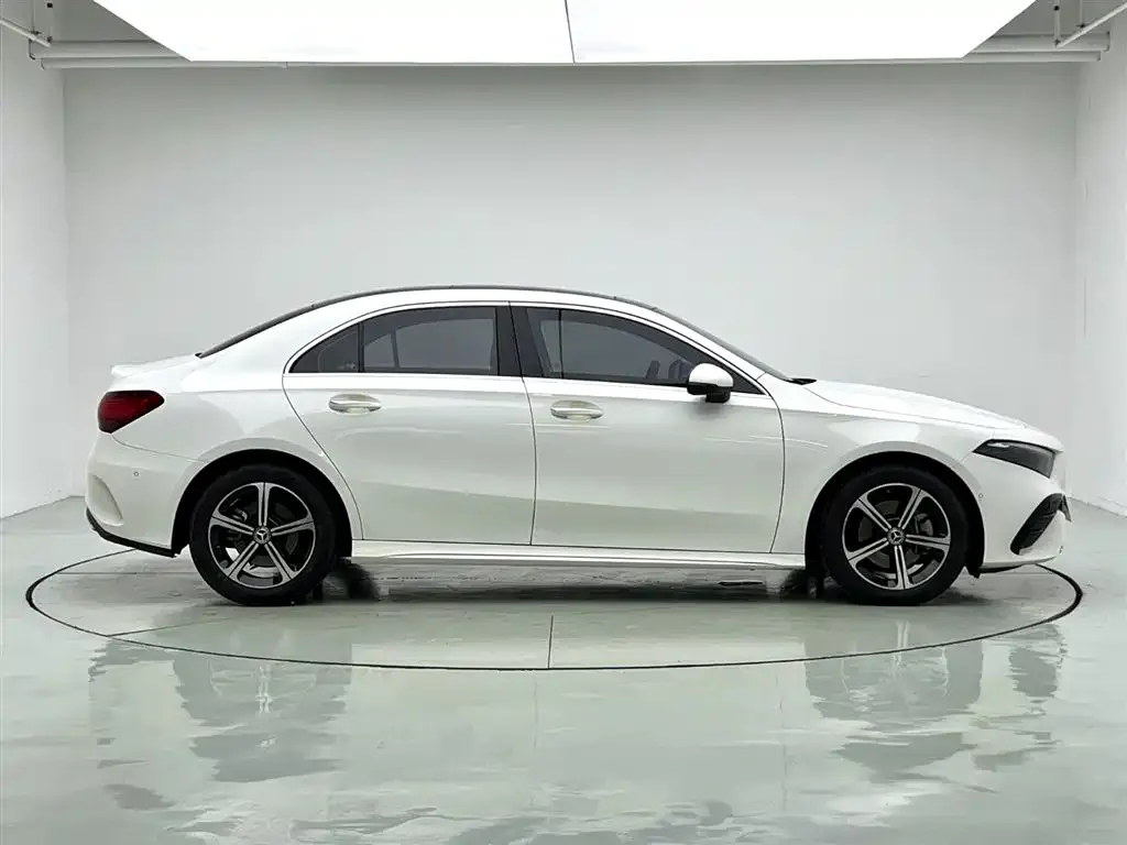Mercedes-Benz A-Class 2023 из CN, фото 10