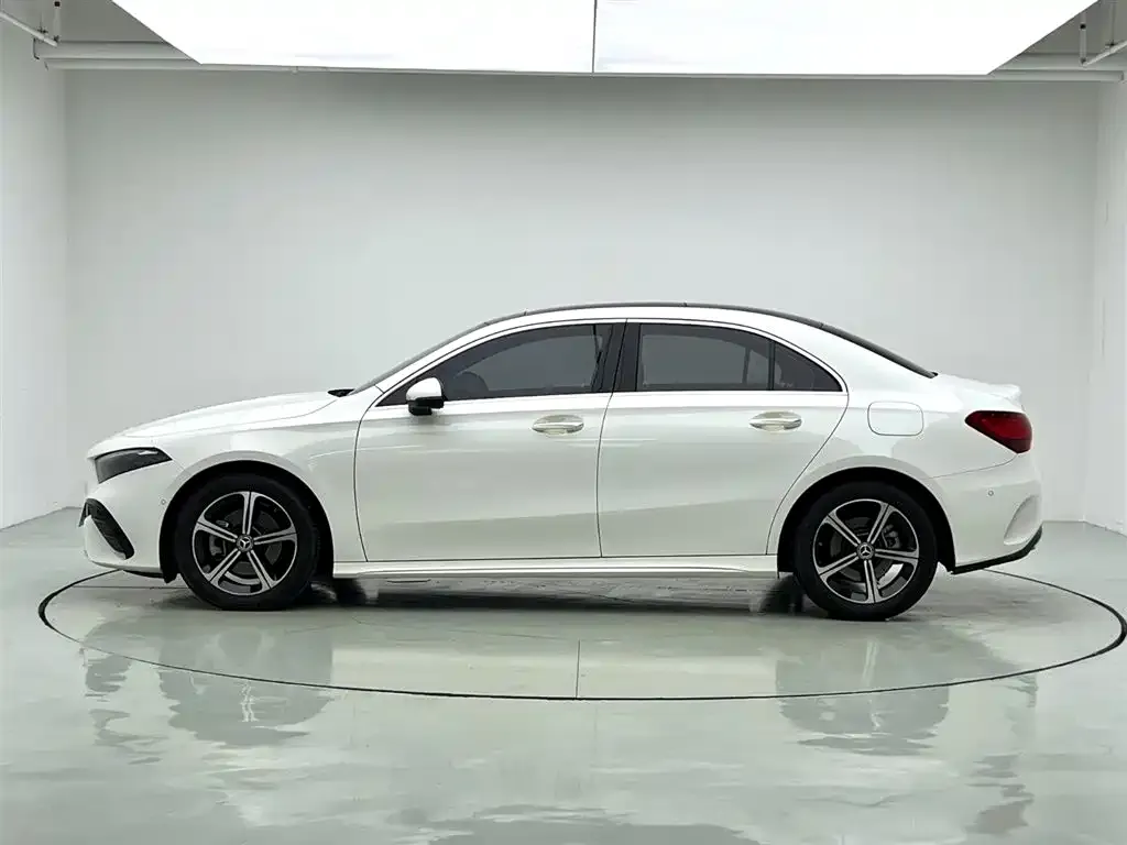 Mercedes-Benz A-Class 2023 из CN, фото 8