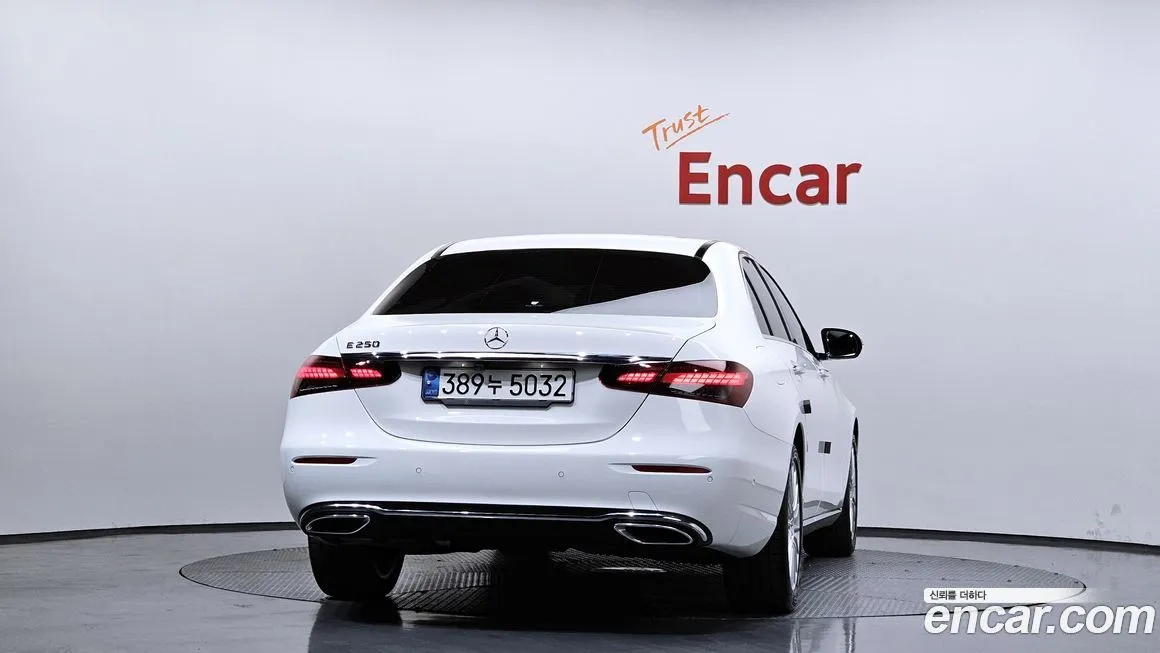 Mercedes-Benz E-Class — фото 6