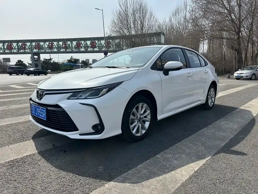 Toyota Corolla — фото 1