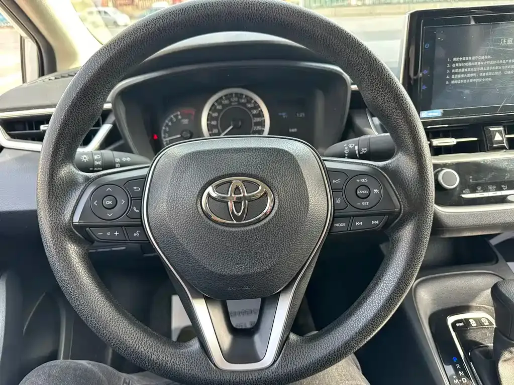 Toyota Corolla — фото 5