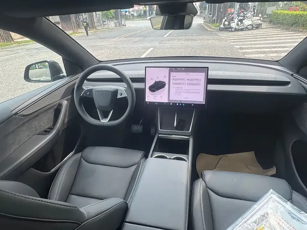 Tesla Model Y L — фото 4