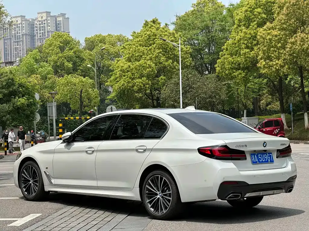 BMW 5 Series — фото 4