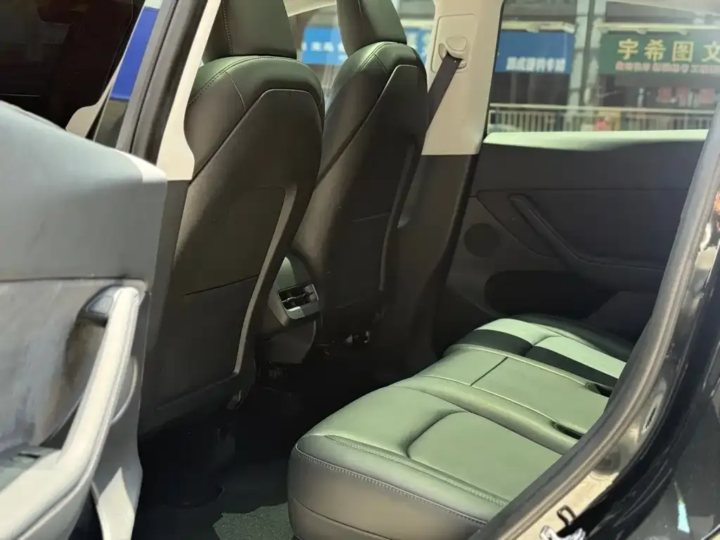 Tesla Model Y 2023 из CN, фото 2