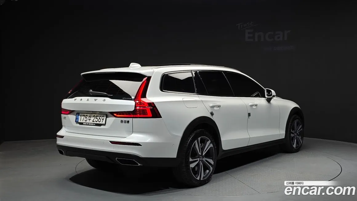 Volvo V60 2021 из KR, фото 2