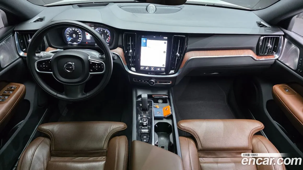 Volvo V60 2021 из KR, фото 9