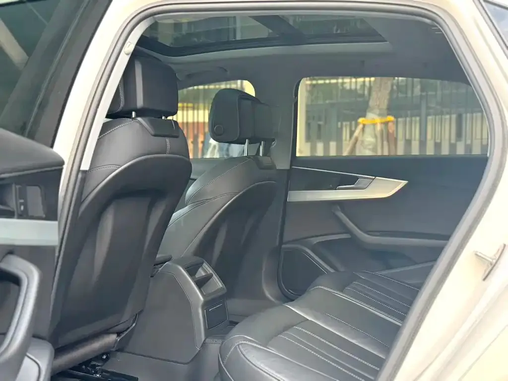 Audi A4L 2022 из CN, фото 2