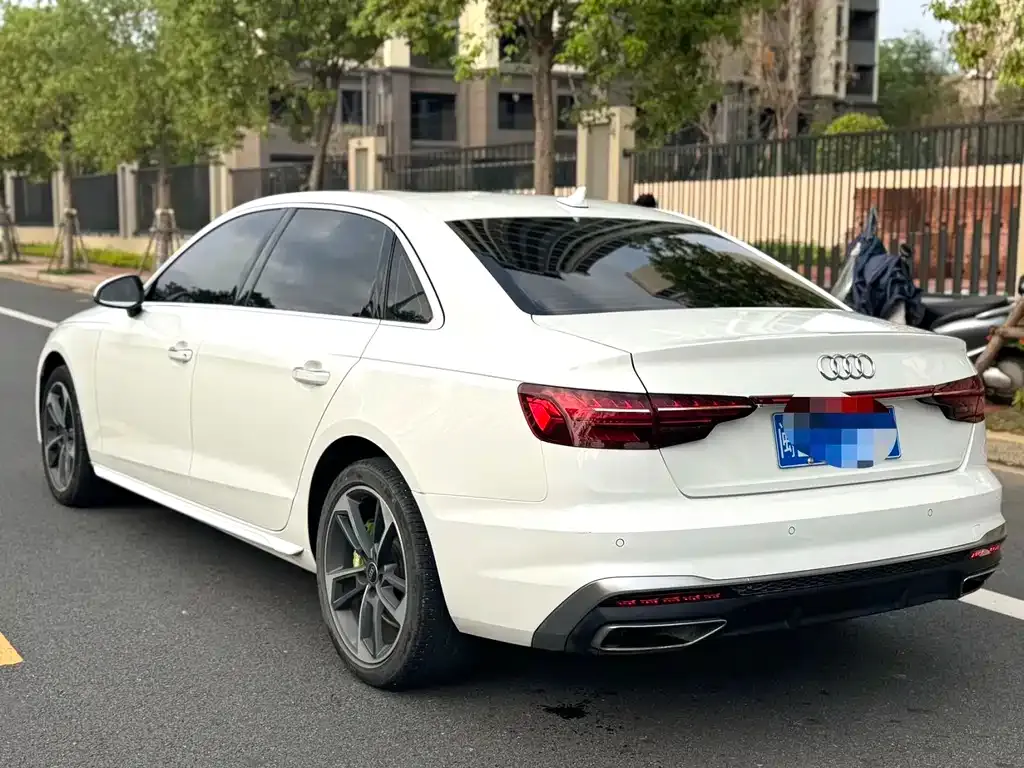 Audi A4L 2022 из CN, фото 6