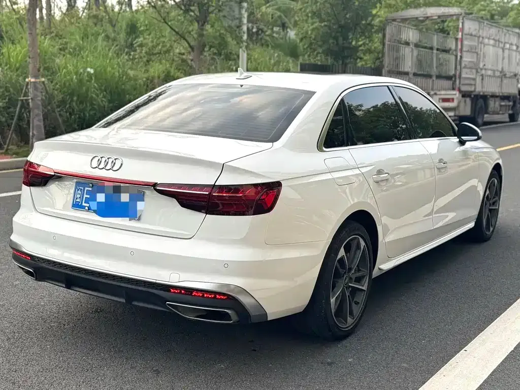 Audi A4L 2022 из CN, фото 4