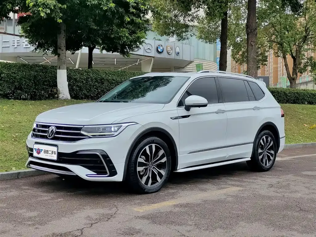 Volkswagen Tiguan L — фото 1