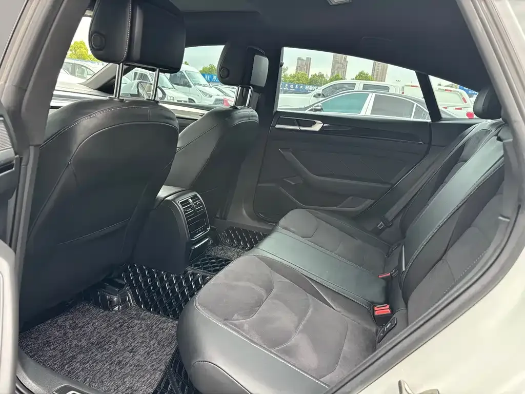 Volkswagen CC 2024 из CN, фото 2