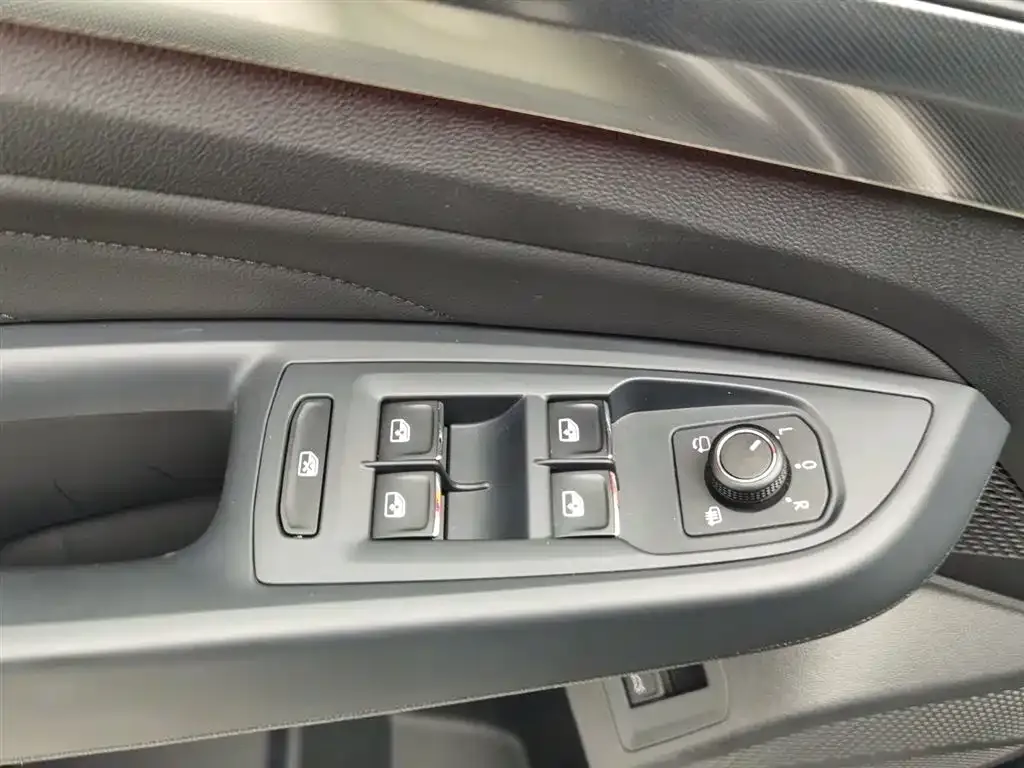 Volkswagen Passat 2022 из CN, фото 10