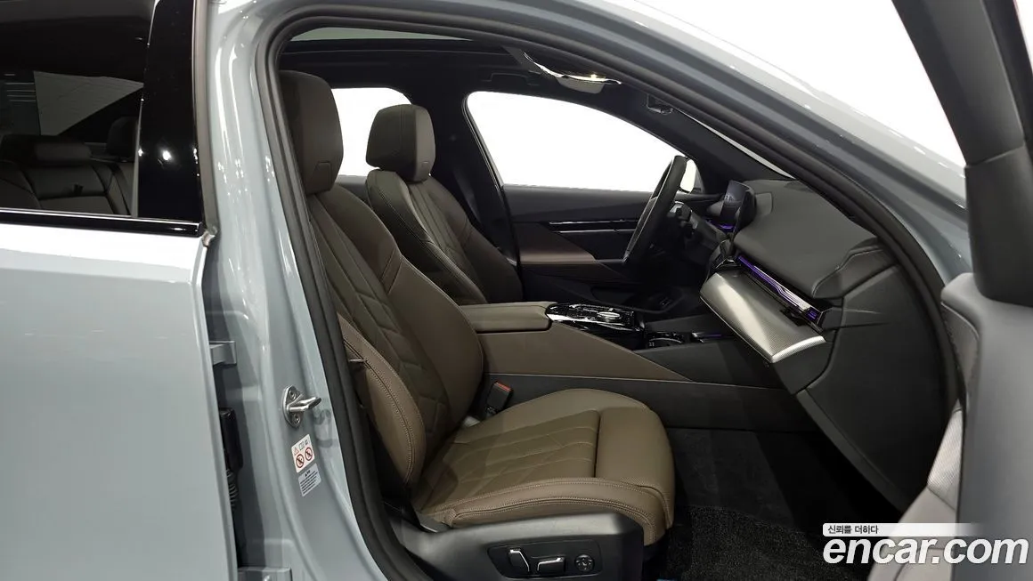 BMW 5-Series 2024 из KR, фото 8