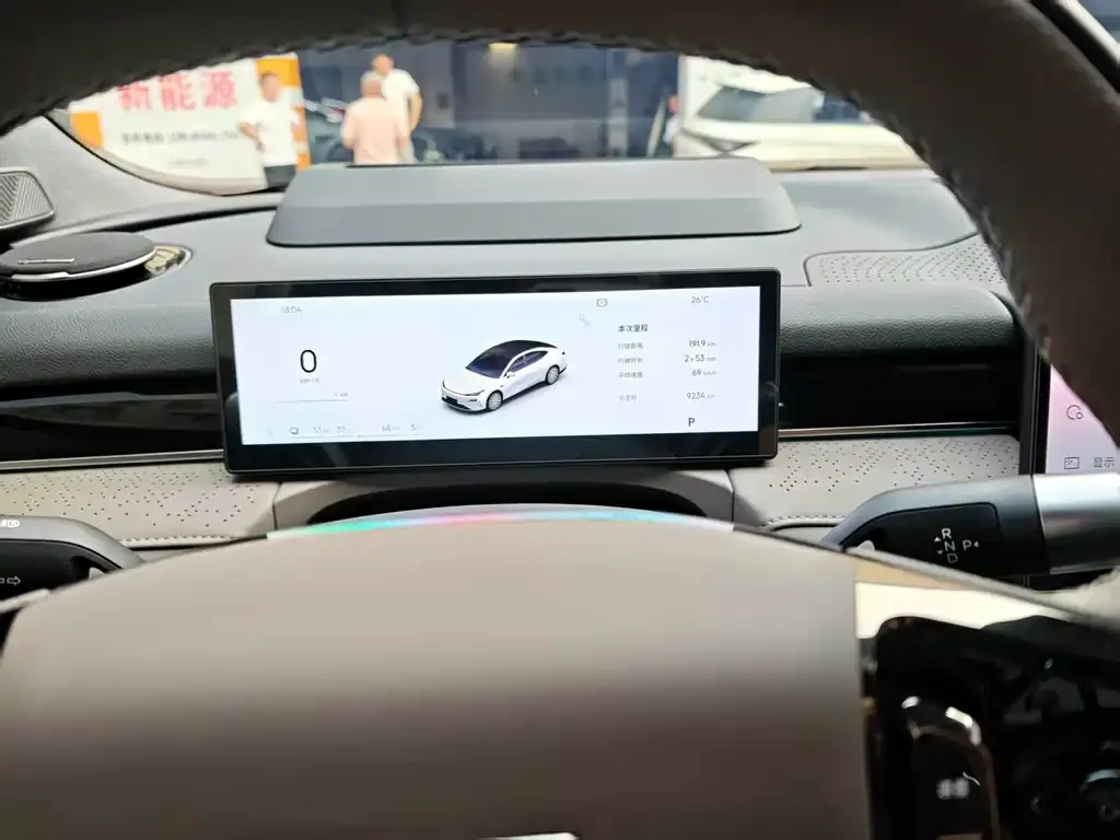 Geely Galaxy Xingyao 8 2025 из CN, фото 2