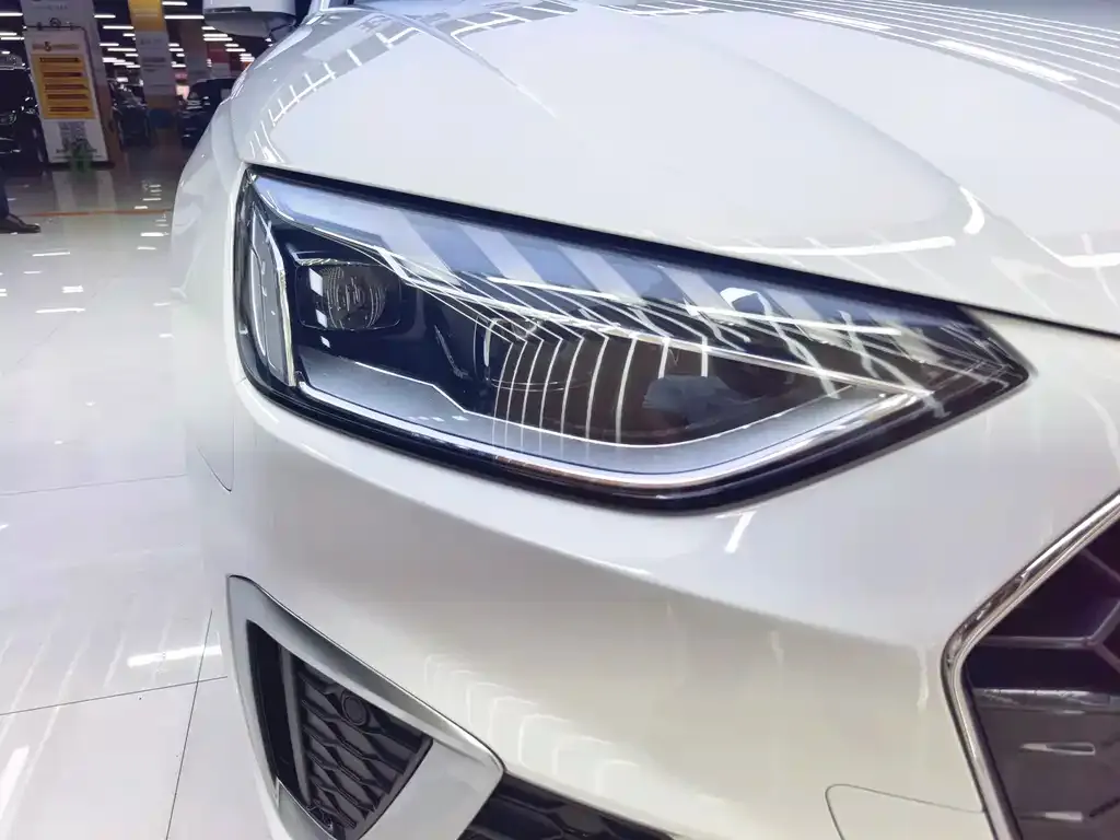 Audi A4L 2021 из CN, фото 5