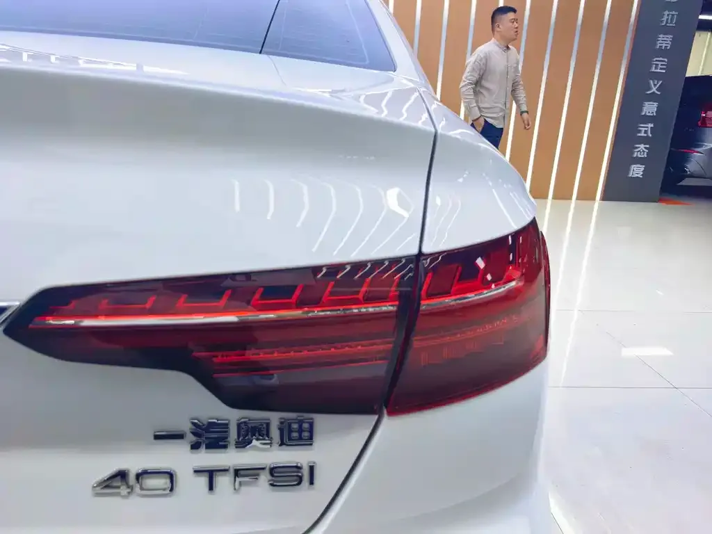 Audi A4L 2021 из CN, фото 8