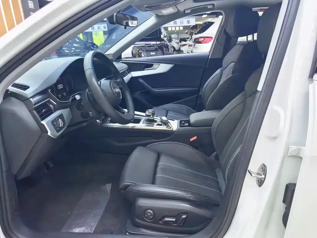 Audi A4L 2021 из CN, фото 6