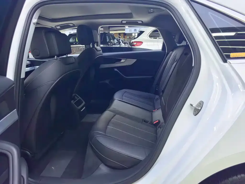 Audi A4L 2021 из CN, фото 7