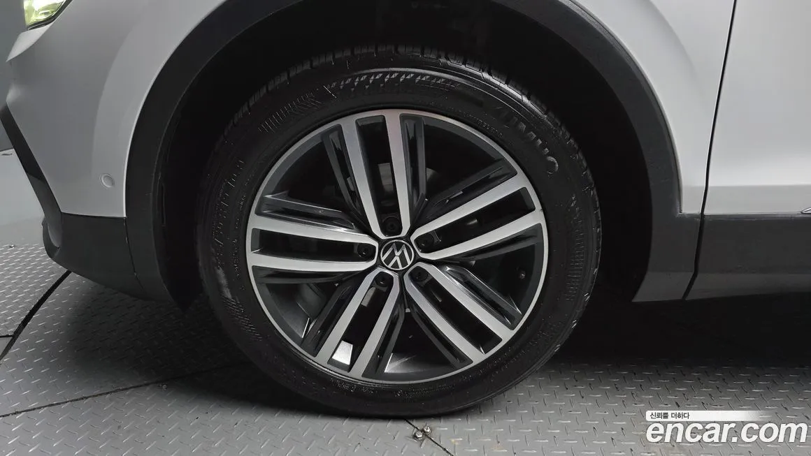 Volkswagen Tiguan — фото 6