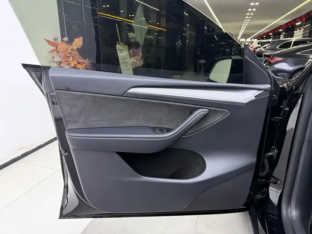 Tesla Model Y 2024 из CN, фото 8