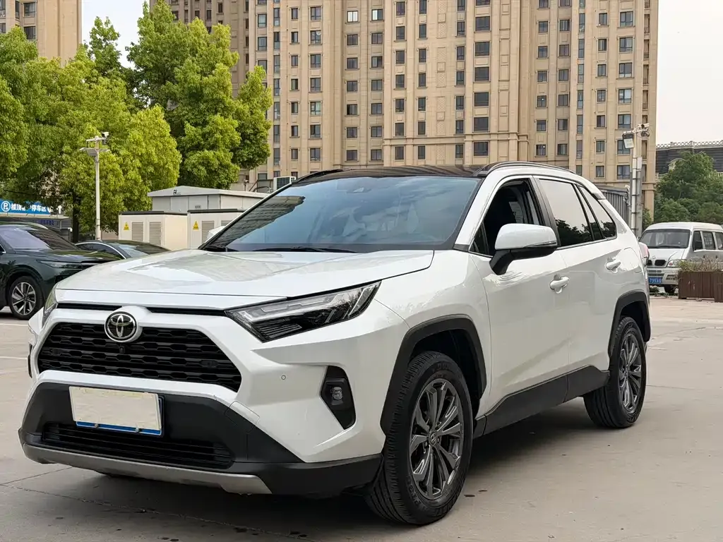 Toyota RAV4 2023 из CN, фото 1