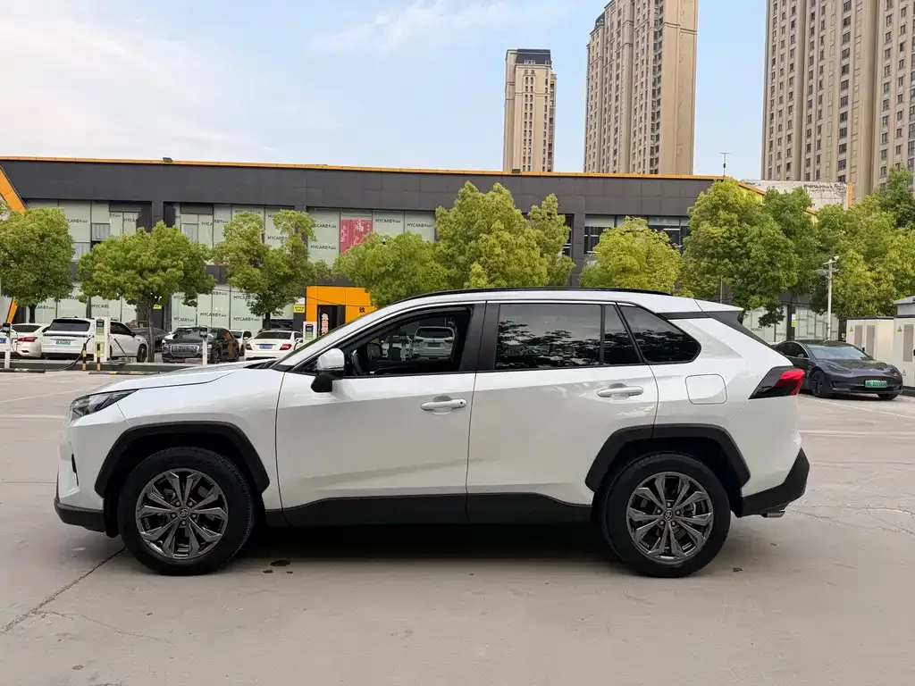 Toyota RAV4 2023 из CN, фото 7