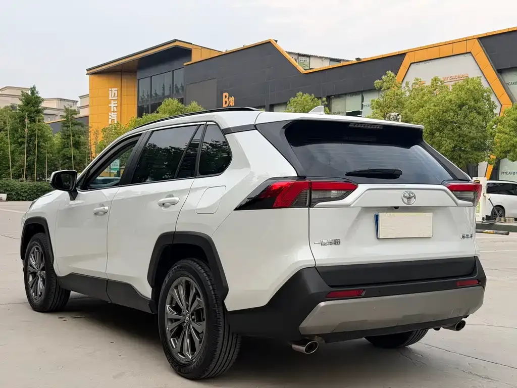 Toyota RAV4 2023 из CN, фото 4