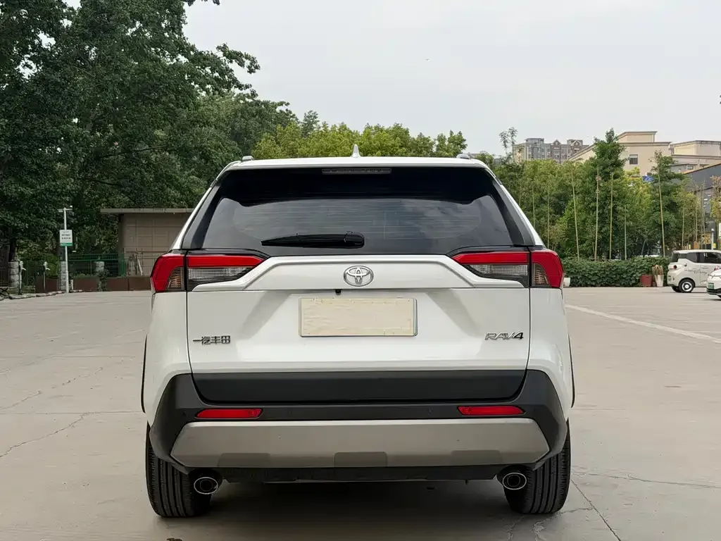 Toyota RAV4 2023 из CN, фото 10