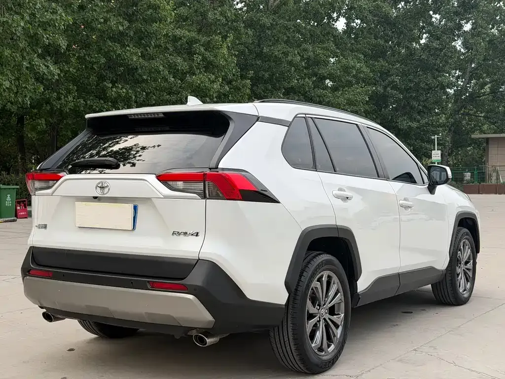 Toyota RAV4 2023 из CN, фото 8