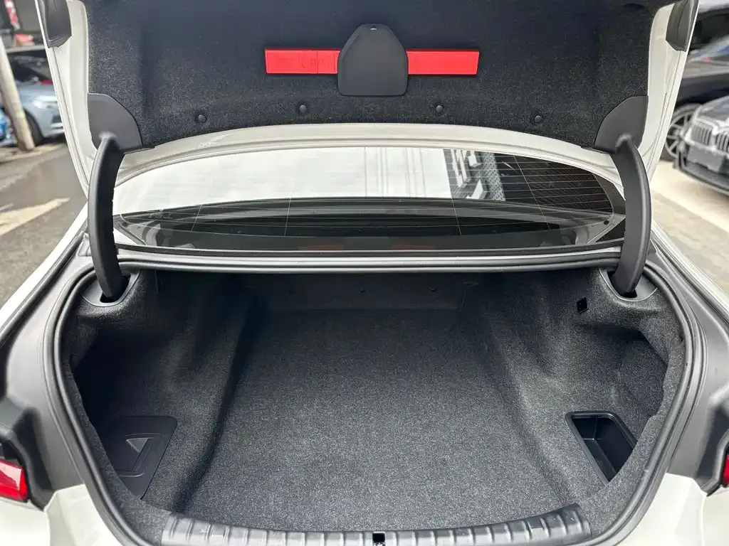 BMW 5 Series 2023 из CN, фото 9