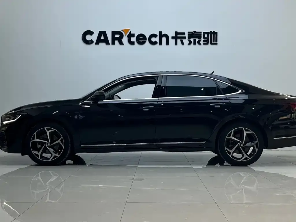 Volkswagen Passat 2023 из CN, фото 2