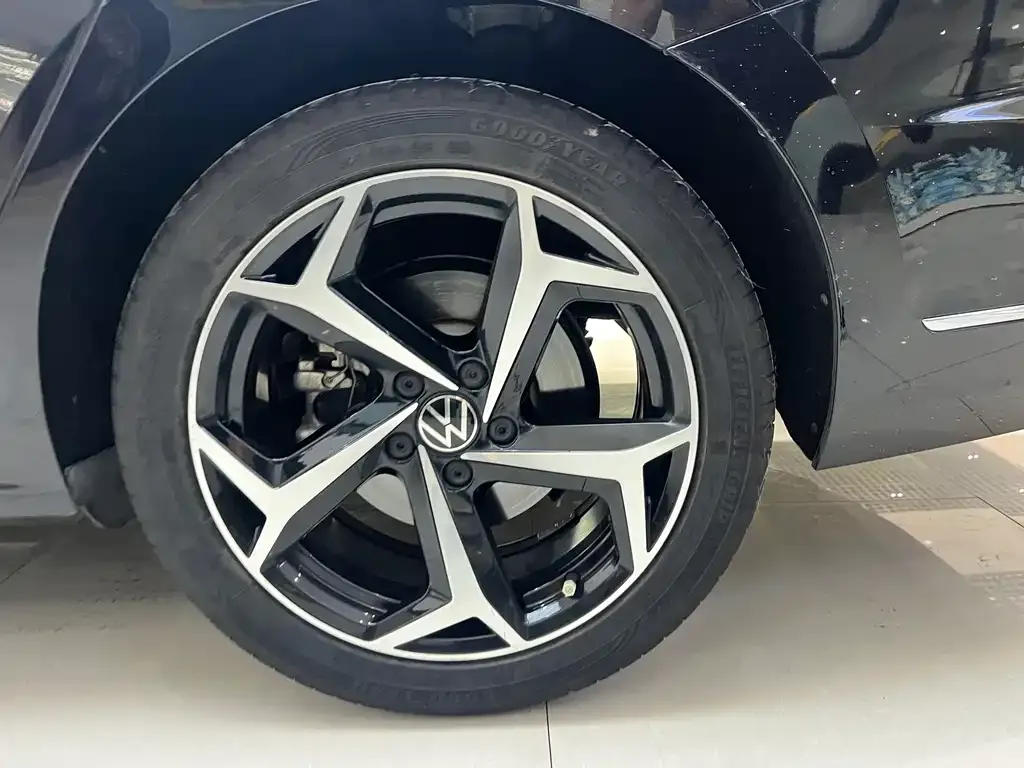 Volkswagen Passat 2023 из CN, фото 8