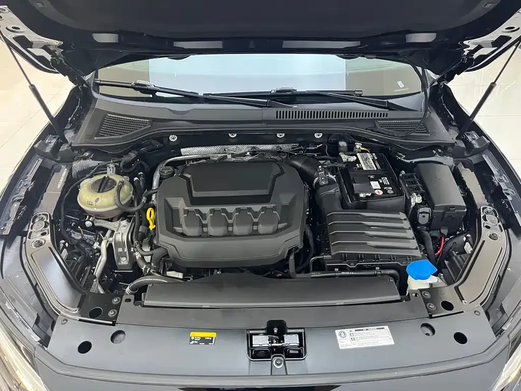 Volkswagen Passat 2023 из CN, фото 10