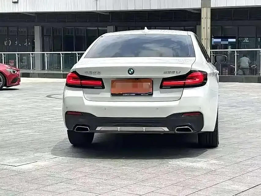 BMW 5 Series 2023 из CN, фото 7
