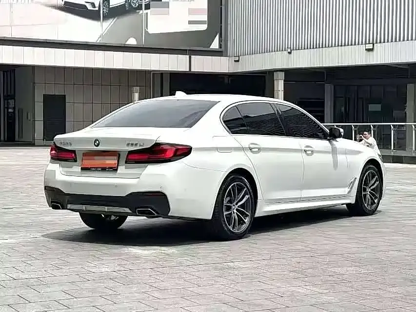 BMW 5 Series 2023 из CN, фото 4